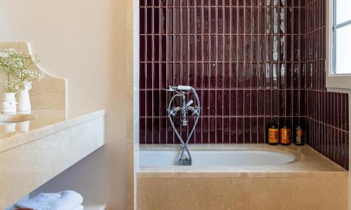 Hotel de Silhouette - photo 2